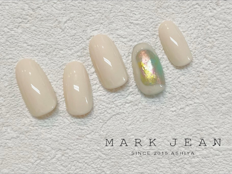 春　ホワイト　水彩　ネイル