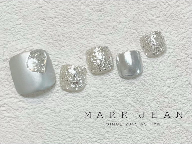 春　シルバー　ラメ　ネイル